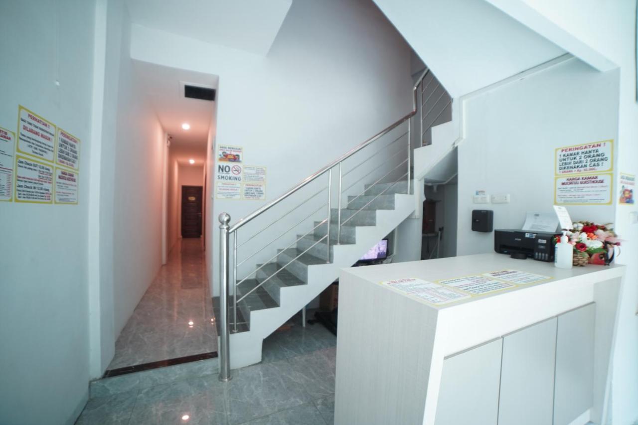 ميدان Oyo 90830 Multatuli Guest House المظهر الخارجي الصورة